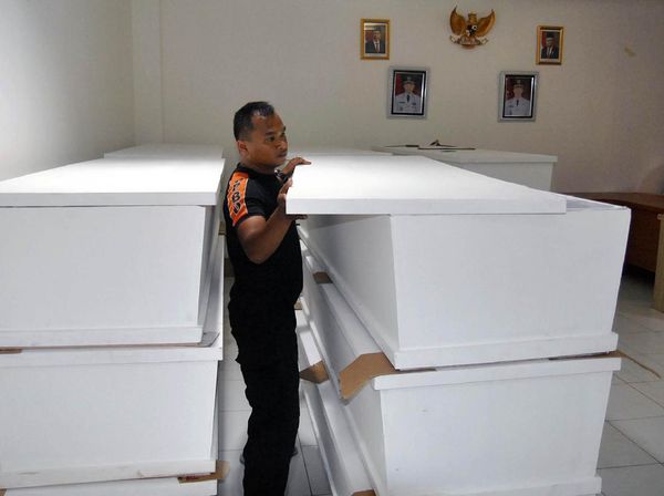 Peti Jenazah untuk Korban Corona di Bogor