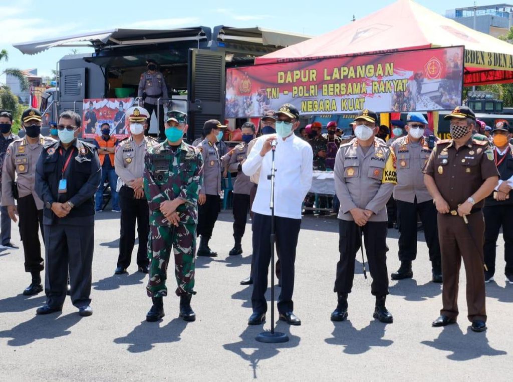 Jelang PSBB Makassar, Gubernur Nurdin Cek Dapur Lapangan Brimob Polda Sulsel