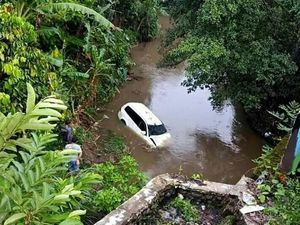 Mobil Tercebur ke Sungai Binjai Sumut, Pemiliknya Masih Misterius