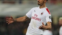 Dua penyerang, pertama diisi Zlatan Ibrahimovic. Ibra yang kini bermain di AC Milan punya koleksi 13 kartu merah (Getty Images)