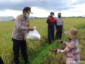 Petani di Sumenep Terdampak Corona Diberi Bantuan Sembako dan Masker