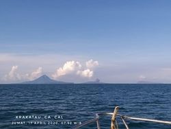 Gunung Anak Krakatau Erupsi Pagi Tadi, Tak Terdengar Suara Dentuman