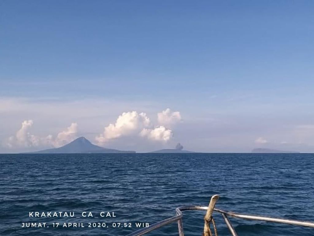 Gunung Anak Krakatau Erupsi Pagi Tadi, Tak Terdengar Suara Dentuman Gunung Anak Krakatau Erupsi Pagi Tadi, Tak Terdengar Suara Dentuman
