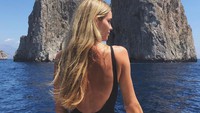 Helen mengaku menyukai pantai-pantai di Italia (Instagram/helenesvedinfigo)