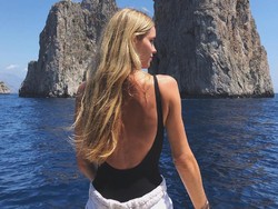 Helen mengaku menyukai pantai-pantai di Italia (Instagram/helenesvedinfigo)