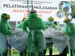 Masyarakat Diimbau Tak Panik Memakamkan Jenazah COVID-19