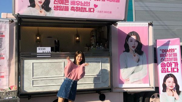 10 Pose Cantik Shin Ye Eun yang Kerap Dapat Kiriman Makanan dari Fansnya!