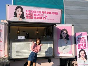 10 Pose Cantik Shin Ye Eun yang Kerap Dapat Kiriman Makanan dari Fansnya! 10 Pose Cantik Shin Ye Eun yang Kerap Dapat Kiriman Makanan dari Fansnya!