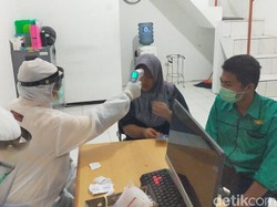 Pekerja Migran dari Malaysia Tiba di Banyuwangi Langsung Dirapid Test