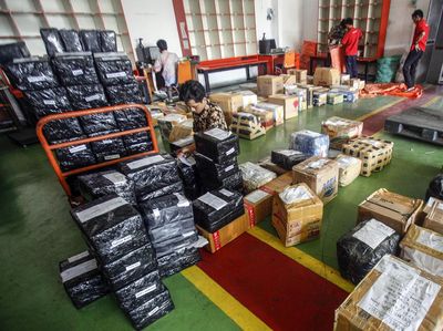 PSBB Corona, Pengiriman Paket Pos Meningkat