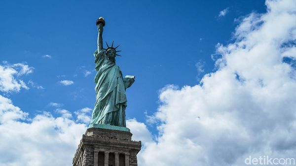 Throwback, Lihat Lagi Keramaian Traveler di Patung Liberty