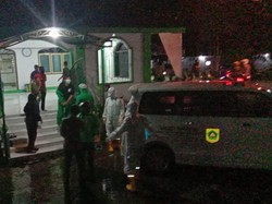 Tanda Tanya Sebab Kematian Pria Saat Salat Jumat Dievakuasi Protap Corona