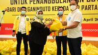 Ramai-ramai Salurkan Bantuan Medis ke Rumah Sakit