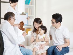 dr Lie dan Mimpi Teknologi Telemedicine untuk Pasien RS Apung