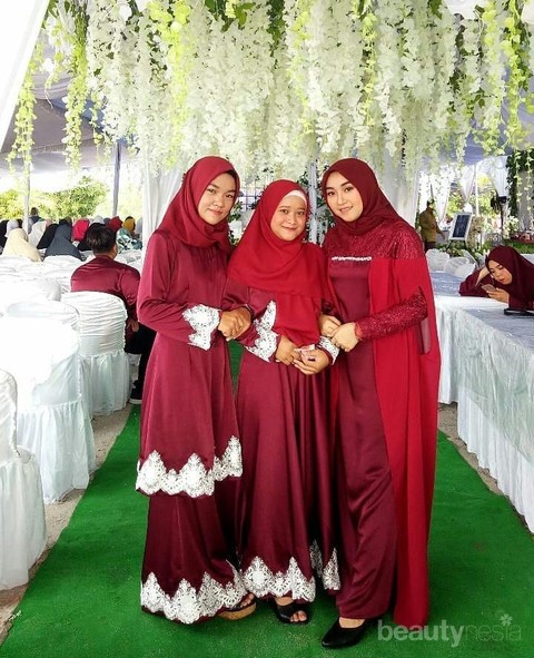 Inspirasi Kombinasi Warna Merah Maroon Untuk Style Kondangan Hijab