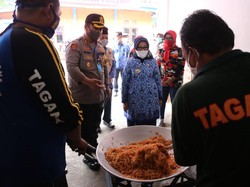 Ribuan Warga Terdampak Corona di Jombang Dapat Jatah Nasbung Gratis