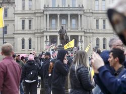 DPR AS Akan Makzulkan Trump, Inggris Berduka Atas Musibah Sriwijaya Air