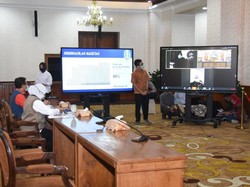 Bantu Tetangga Saat Isolasi Corona, Warga Magetan Gantian Cantolkan Makanan di Pagar