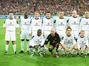 On This Day: Karl Power Menyelinap Masuk dan Berfoto Bareng MU