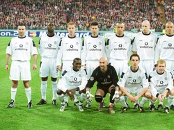 On This Day: Karl Power Menyelinap Masuk dan Berfoto Bareng MU