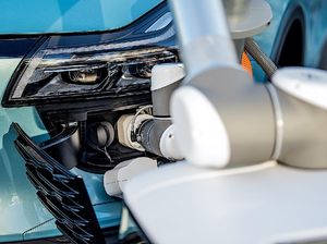 Selangkah Menuju Holding Baterai Mobil Listrik