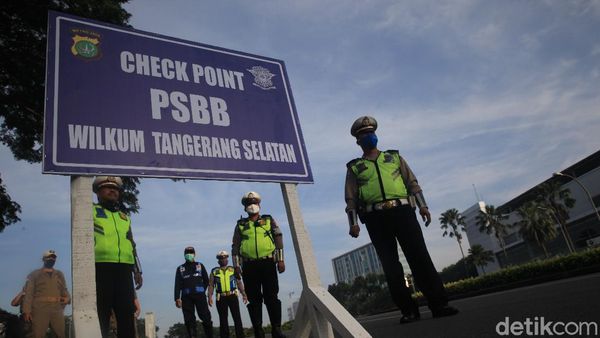 Polisi dan TNI Gelar PSBB Hari Pertama di Tangsel