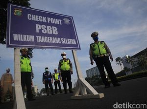 Polisi dan TNI Gelar PSBB Hari Pertama di Tangsel
