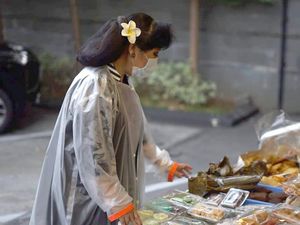 Berkreasi di Tengah Corona, Anne Avantie Luncurkan Jaket Pelindung Diri