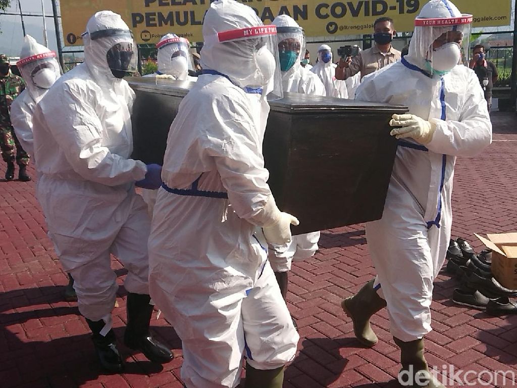 Relawan Pemulasaraan COVID di Depok Tinggal 11 Orang, Keluhkan APD Minim Relawan Pemulasaraan COVID di Depok Tinggal 11 Orang, Keluhkan APD Minim