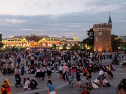 Begini Ramainya Disneyland Sebelum Wabah COVID-19 Datang