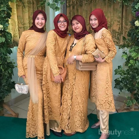 6 Inspirasi Model Baju Seragam Pernikahan Warna Kuning Dan Gold