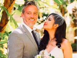 Gemas! Rahma Azhari Berbikini Pamer Perut Hamil di Pantai