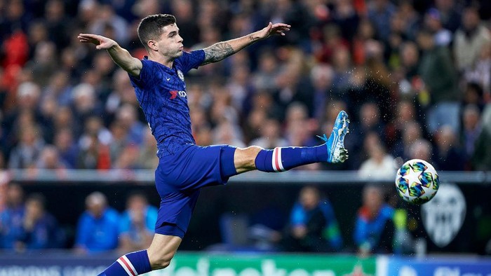 VALENCIA, SPAIN - NOVEMBER 27: Christian Pulisic of Chelsea in action during the UEFA Champions League group H match between Valencia CF and Chelsea FC at Estadio Mestalla on November 27, 2019 in Valencia, Spain. (Photo by Manuel Queimadelos Alonso/Getty Images)