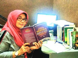 Para Relawan Ini Tetap Bantu Tuna Netra di Tengah Pandemi Corona Para Relawan Ini Tetap Bantu Tuna Netra di Tengah Pandemi Corona