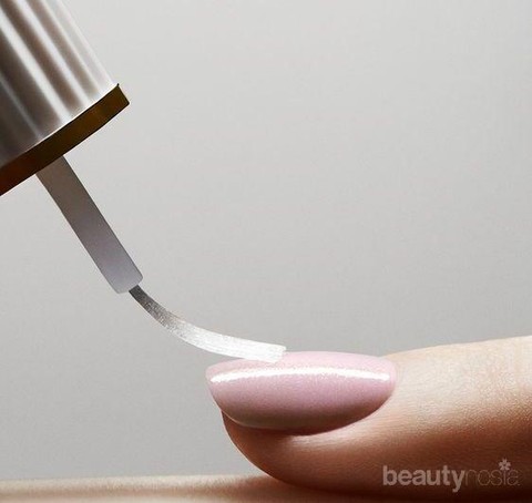 8 Hal Yang Perlu Dilakukan Agar Kuku Palsu Tahan Lama Dan Terlihat Natural beautynesia