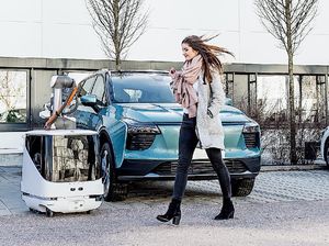 Robot Khusus Pengisian Baterai Mobil Listrik, Tapi Mirip Vakum Cleaner