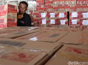 Melihat Ribuan Paket Sembako untuk Warga Bandung Melihat Ribuan Paket Sembako untuk Warga Bandung
