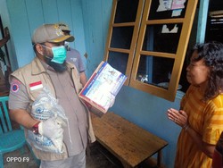 Walkot Bengkulu Antar Sembako ke Warga, Minta Tetap di Rumah