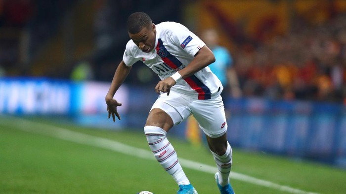 ISTANBUL, TURKEY - OCTOBER 01: Kylian Mbappe of PSG in action during the UEFA Champions League group A match between Galatasaray and Paris Saint-Germain at Turk Telekom Arena on October 01, 2019 in Istanbul, Turkey. (Photo by Dean Mouhtaropoulos/Getty Images)