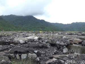 Penambang Pasir dan Batu Diimbau Waspada Banjir Lahar Hujan Semeru