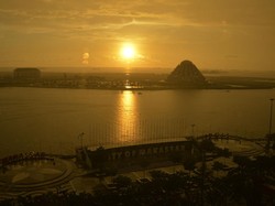 7 Rekomendasi Hotel di Sekitar Pantai Losari Makassar yang Populer