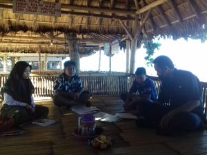 Di Pelosok Garut, Guru Terpaksa Mengajar Door to Door di Tengah Wabah Corona Di Pelosok Garut, Guru Terpaksa Mengajar Door to Door di Tengah Wabah Corona