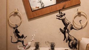 Intip Karya Seniman Lukis Kamar Mandi Saat Karantina di Rumah