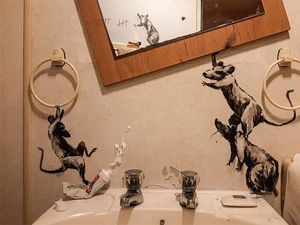 Intip Karya Seniman Lukis Kamar Mandi Saat Karantina di Rumah