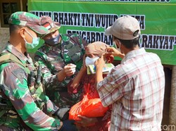 Batalyon 310 Sukabumi Sebar Bantuan Ke Warga Terdampak Corona
