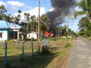 Warga Kehiran-Toware Papua Terlibat Bentrok, Rumah Dibakar