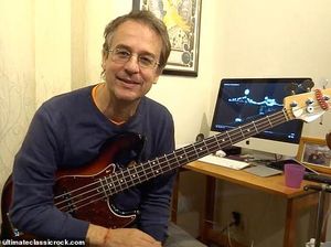 Bassist David Bowie Juga Morrissey Meninggal Dunia karena COVID-19