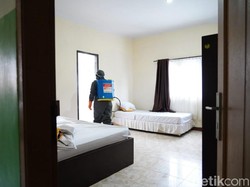 Cegah Corona, Hotel untuk Tim Medis-LP Anak di Makassar Disemprot Disinfektan