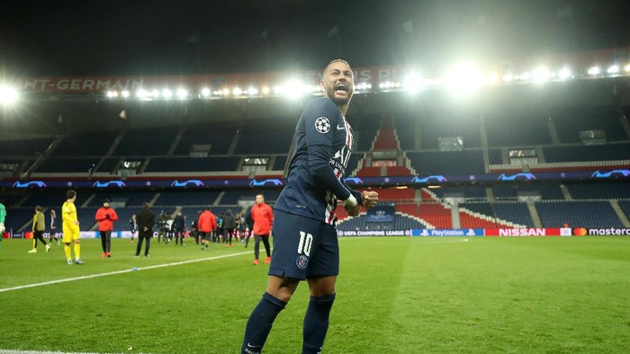PARIS, FRANCE - MARCH 11: (FREE FOR EDITORIAL USE) In this handout image provided by UEFA, Neymar of Paris Saint-Germain celebrates victory after the UEFA Champions League round of 16 second leg match between Paris Saint-Germain and Borussia Dortmund at Parc des Princes on March 11, 2020 in Paris, France. The match is played behind closed doors as a precaution against the spread of COVID-19 (Coronavirus).  (Photo by UEFA - Handout/UEFA via Getty Images)