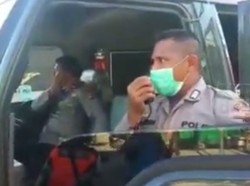 Polisi Ancam Hukuman Rotan Bagi Warga yang Berkeliaran di Sentani